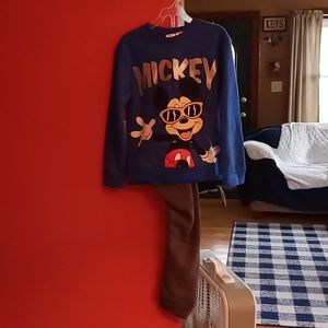 Children's Disney Mickey Mouse 2 pcs sweat outfit size 7 brand new